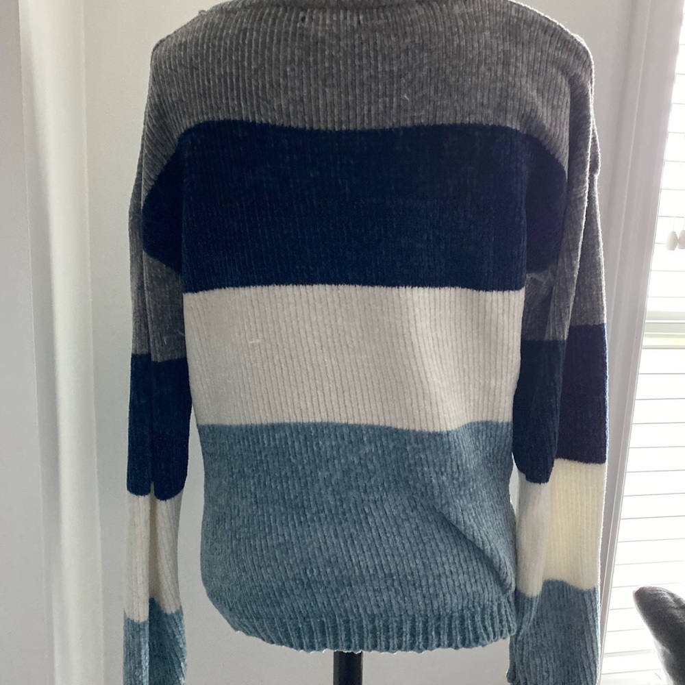 Sweater - Picture 2 of 3